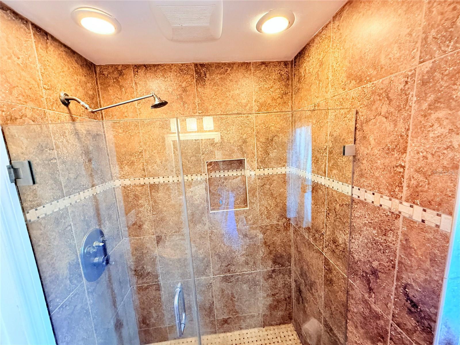 1216 Sheridan Rd Property Photo 13