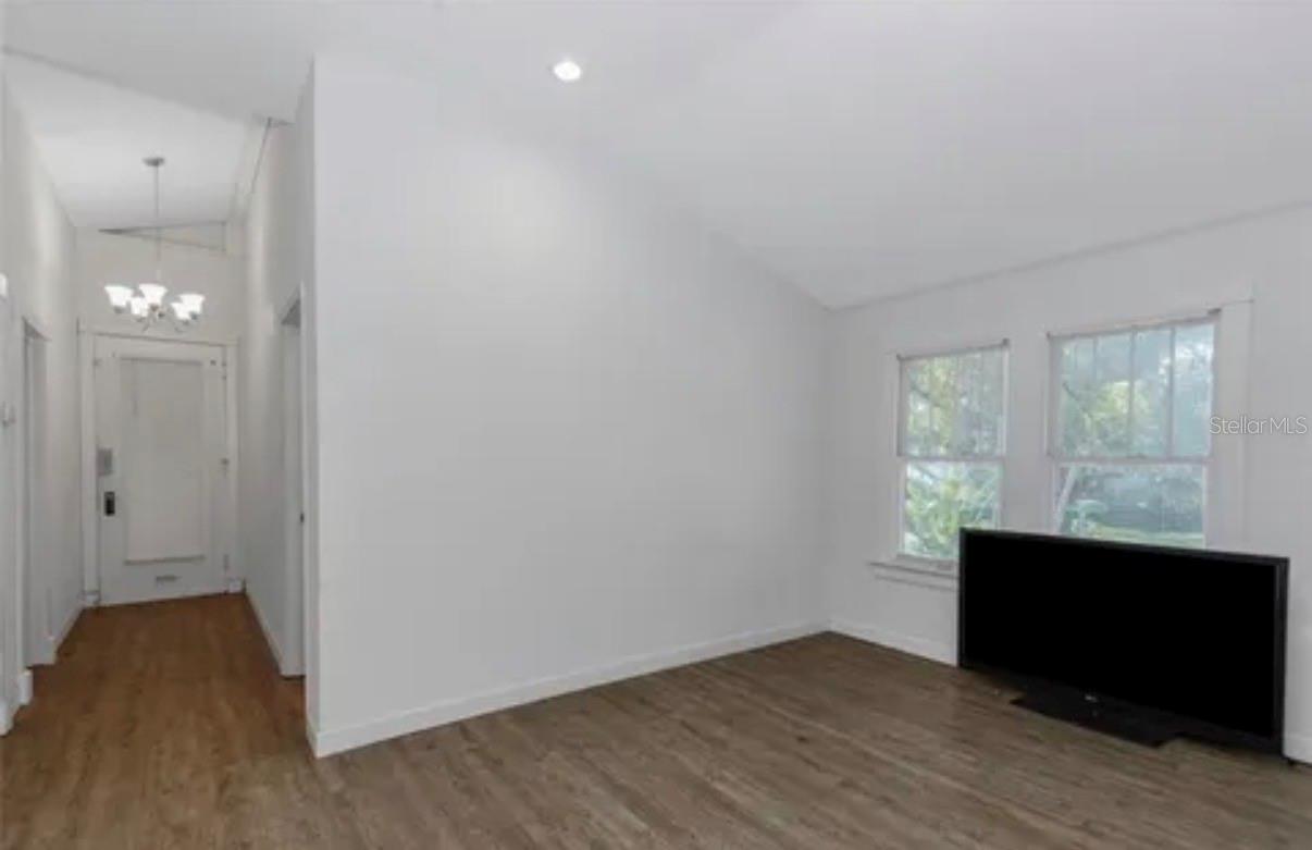 210 E Plymouth St #b Property Photo 3