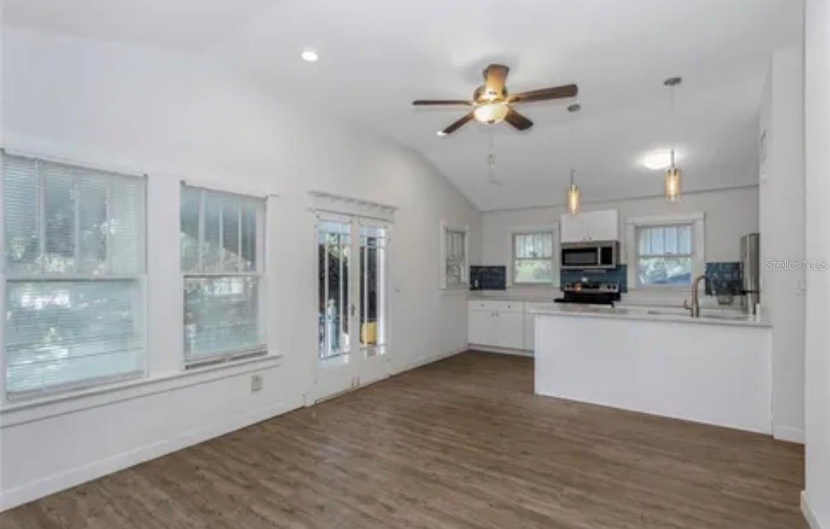 210 E Plymouth St #b Property Photo 6