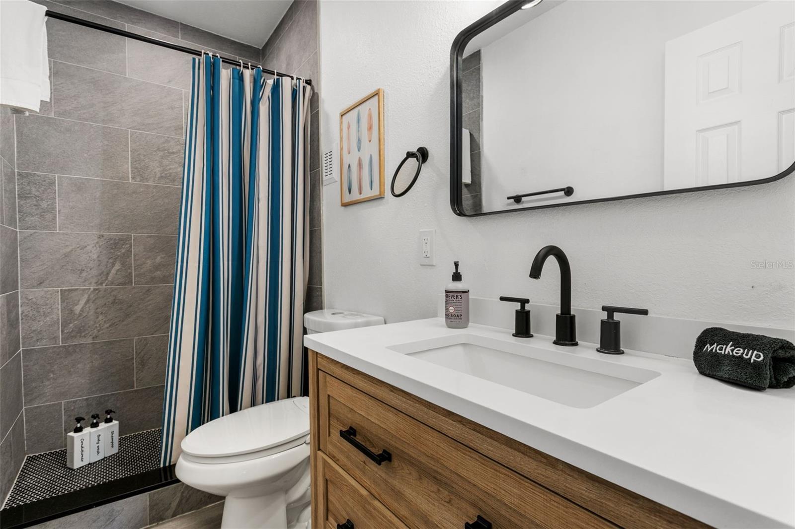 412 Deville Dr E Property Photo 16