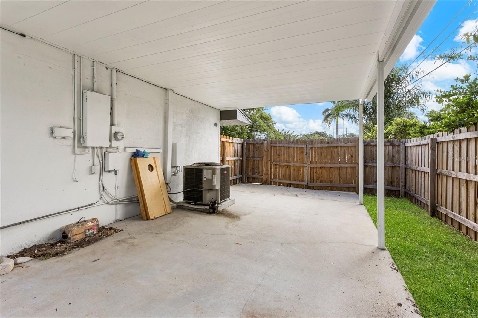 412 Deville Dr E Property Photo 23