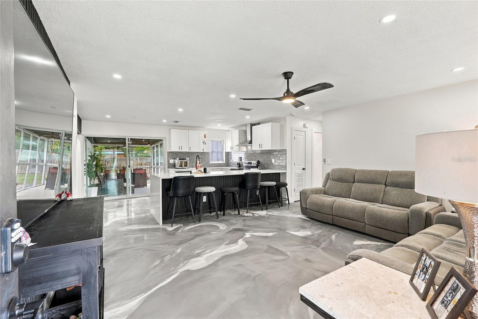 10259 Naranja St Property Photo 5