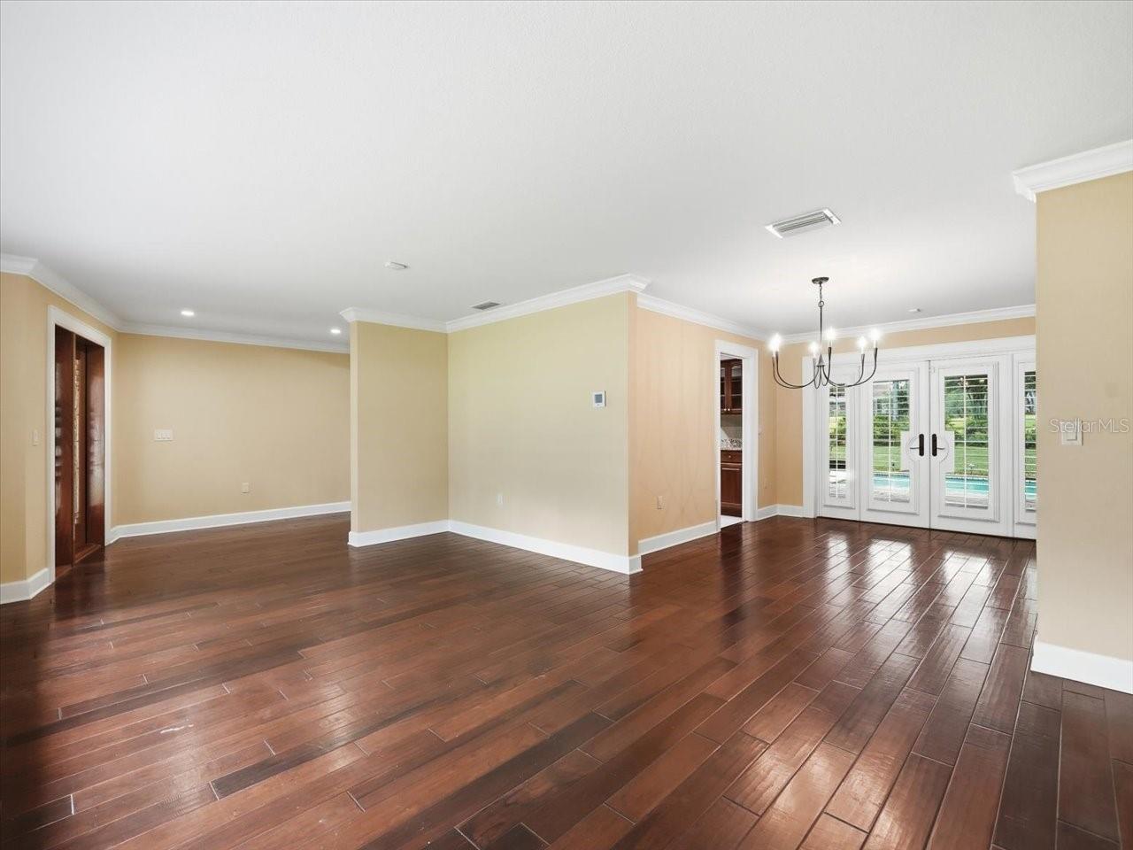 13903 Middle Park Dr Property Photo 16