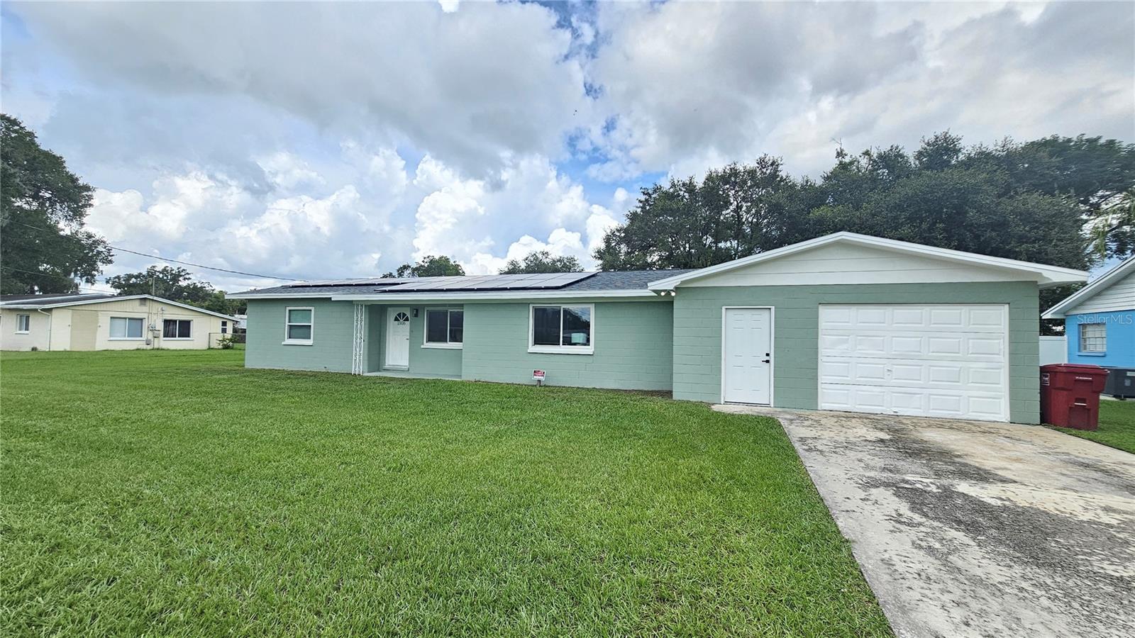 1806 E Linda St Property Photo