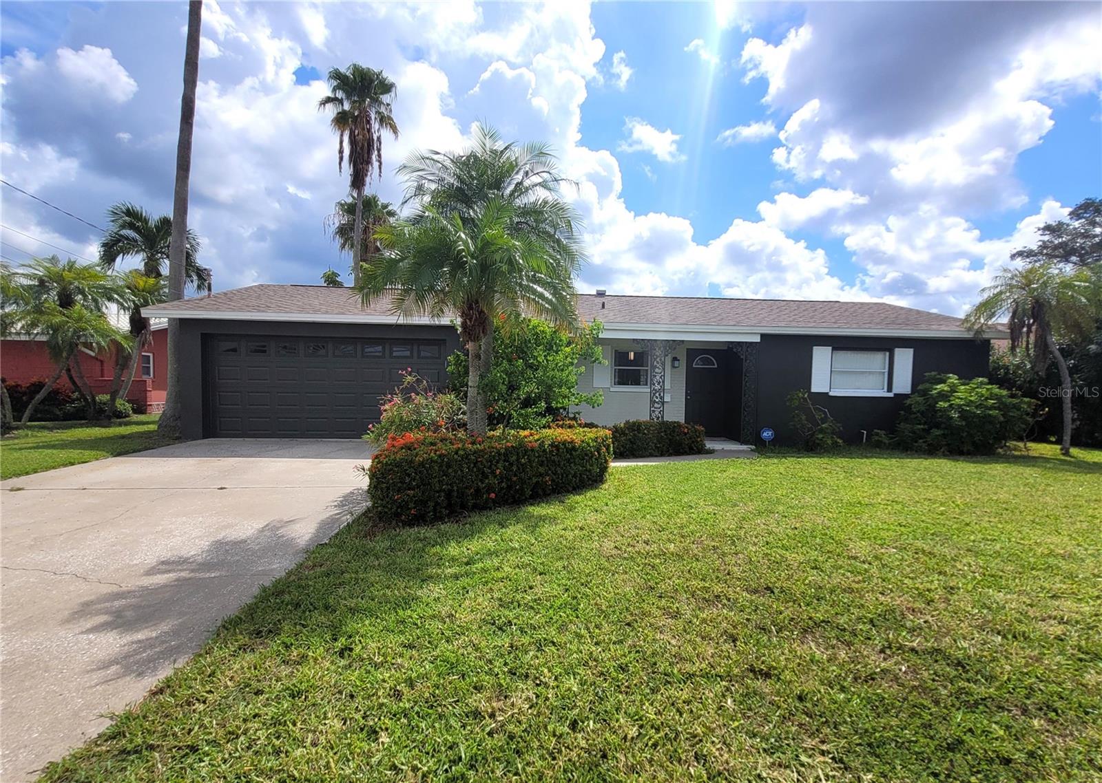 137 Midway Is Property Photo 1