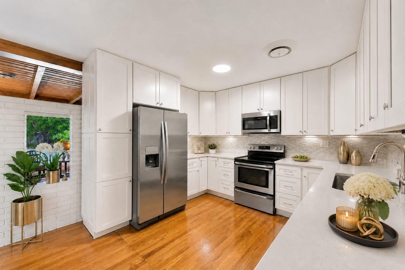 443 Park St N Property Photo 11