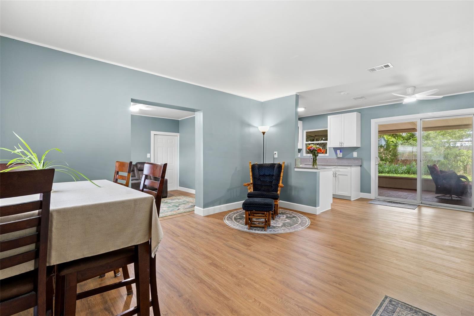 5601 Bay St Ne Property Photo 3