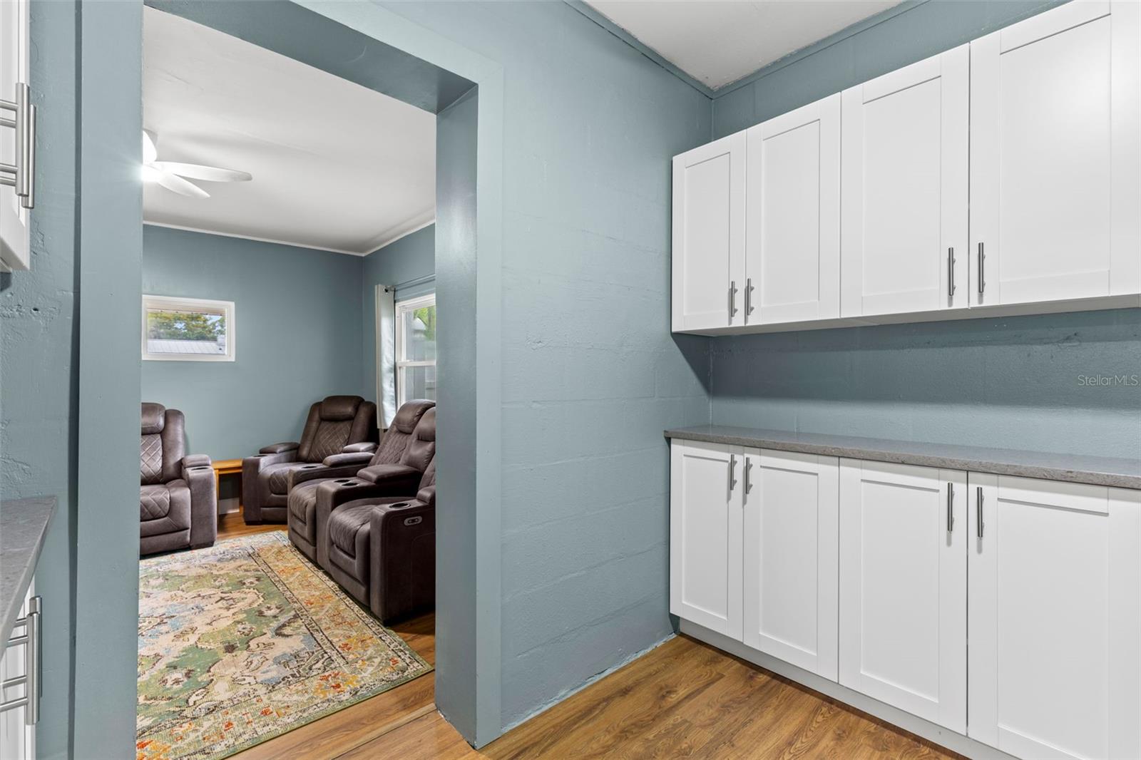 5601 Bay St Ne Property Photo 5