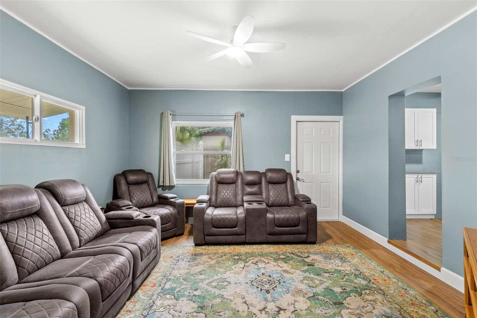 5601 Bay St Ne Property Photo 8