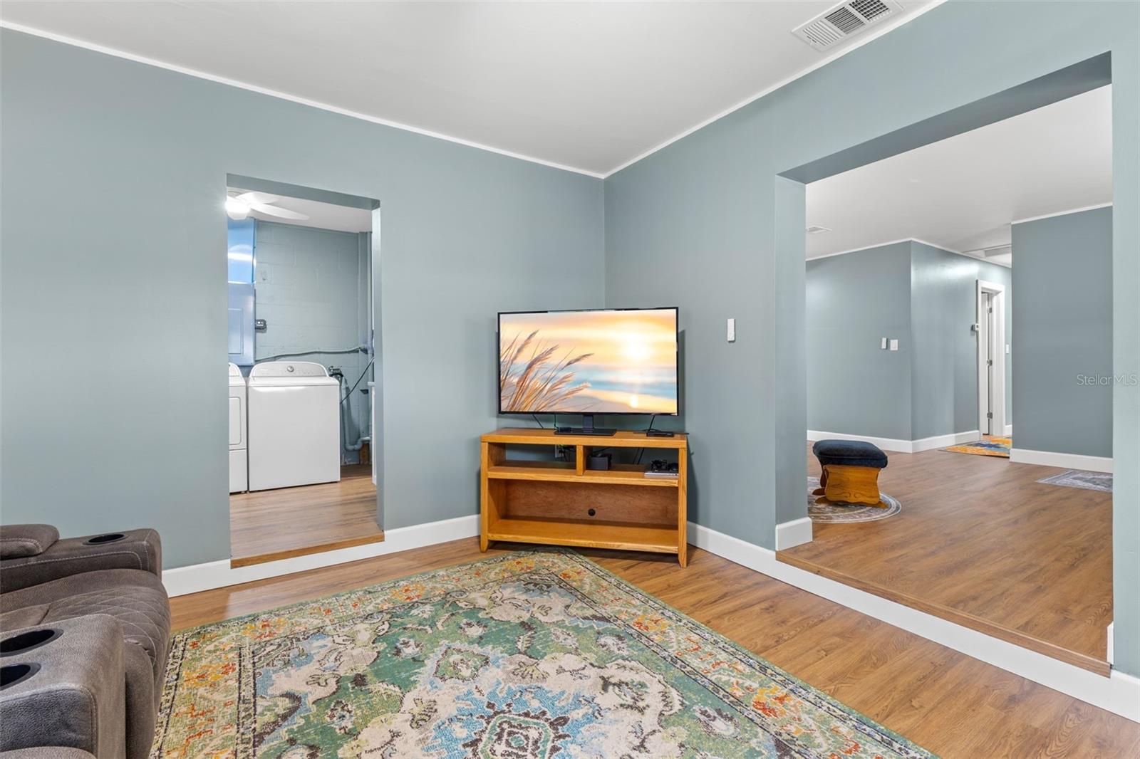 5601 Bay St Ne Property Photo 10
