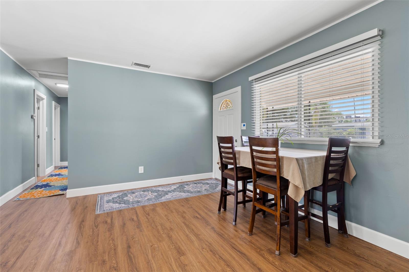 5601 Bay St Ne Property Photo 11