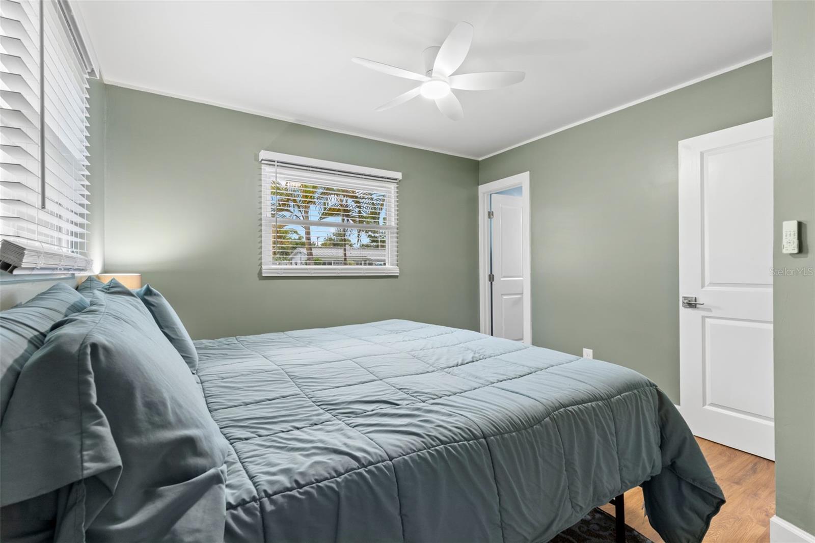5601 Bay St Ne Property Photo 13