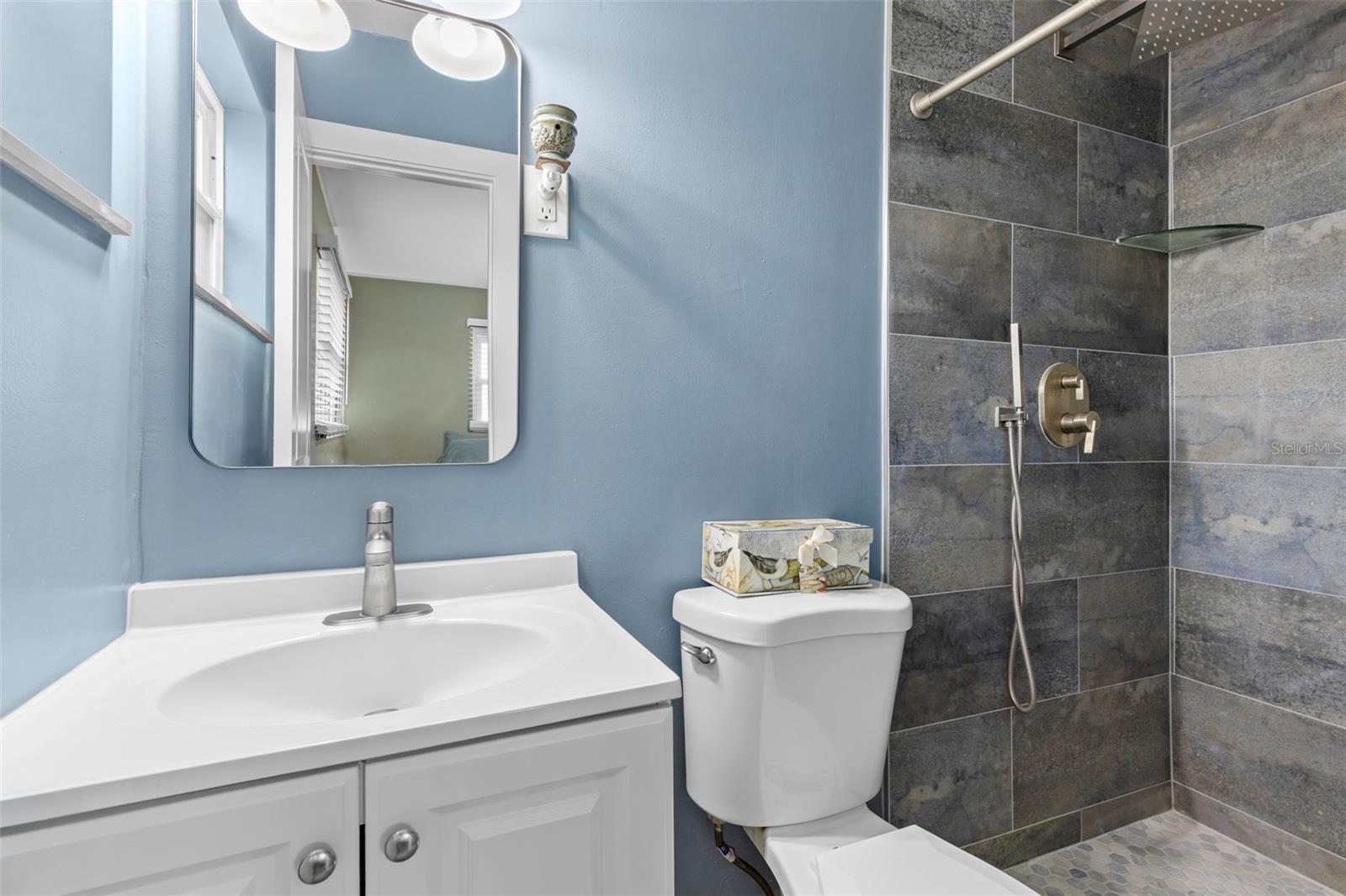 5601 Bay St Ne Property Photo 14