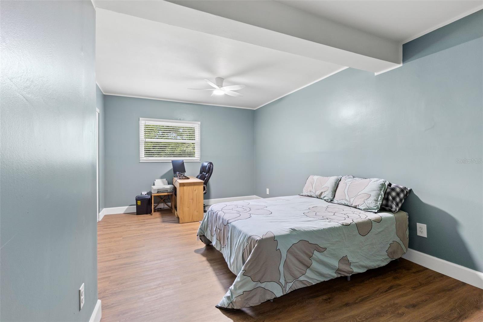 5601 Bay St Ne Property Photo 17