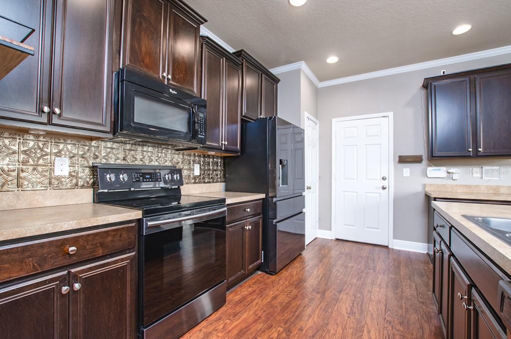 8639 Turnstone Shore Ln Property Photo 3