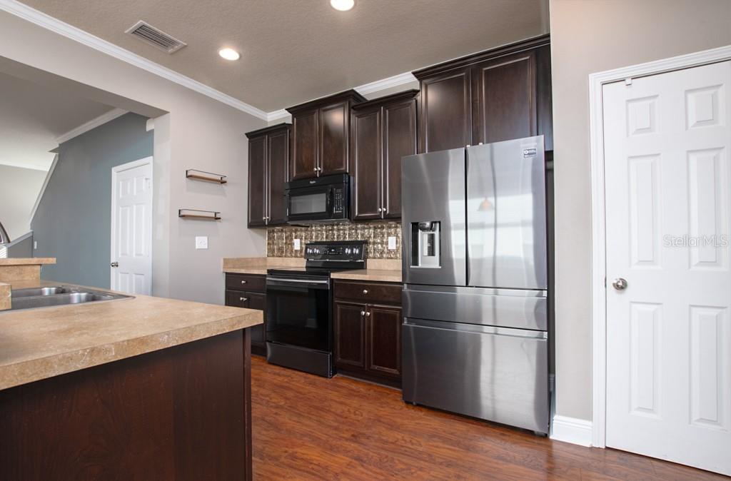 8639 Turnstone Shore Ln Property Photo 4