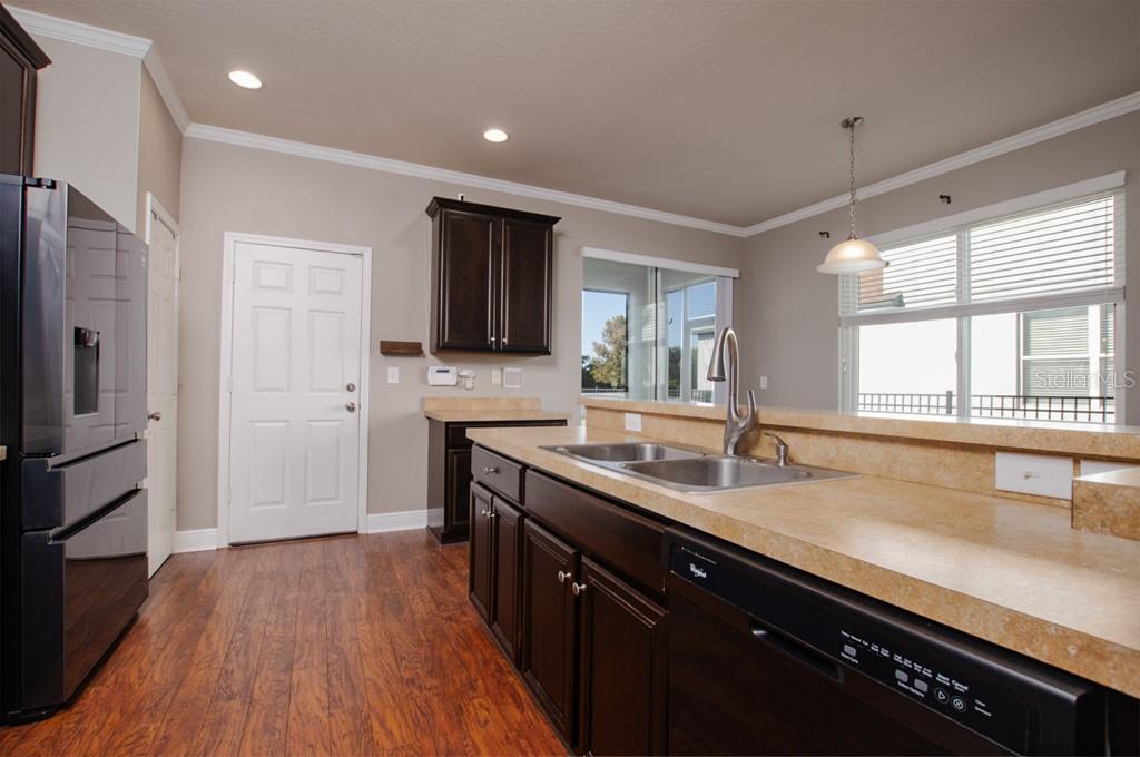 8639 Turnstone Shore Ln Property Photo 5