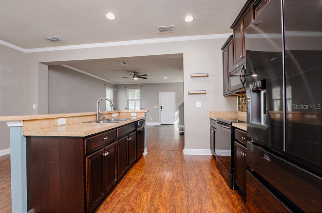 8639 Turnstone Shore Ln Property Photo 6