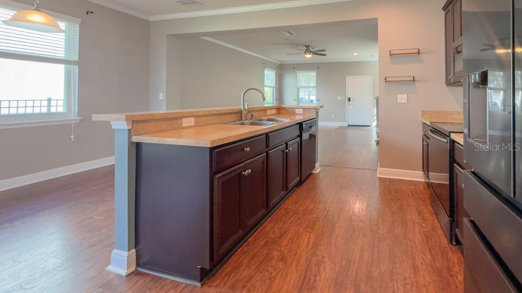8639 Turnstone Shore Ln Property Photo 7