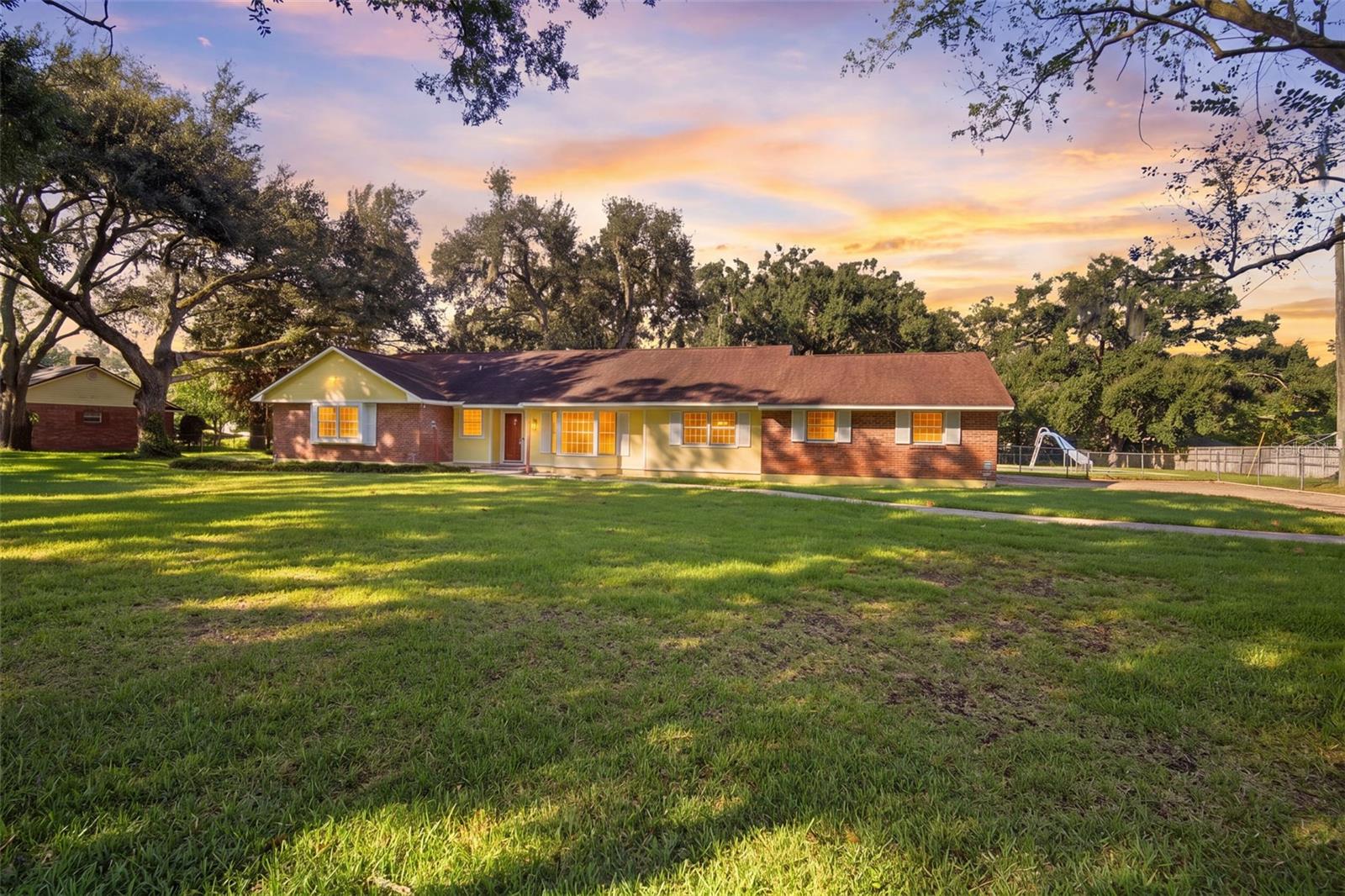 409 El Greco Dr Property Photo 1