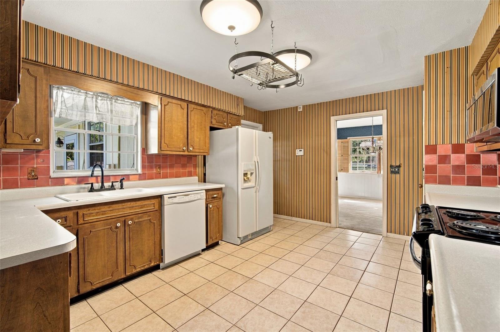 409 El Greco Dr Property Photo 3