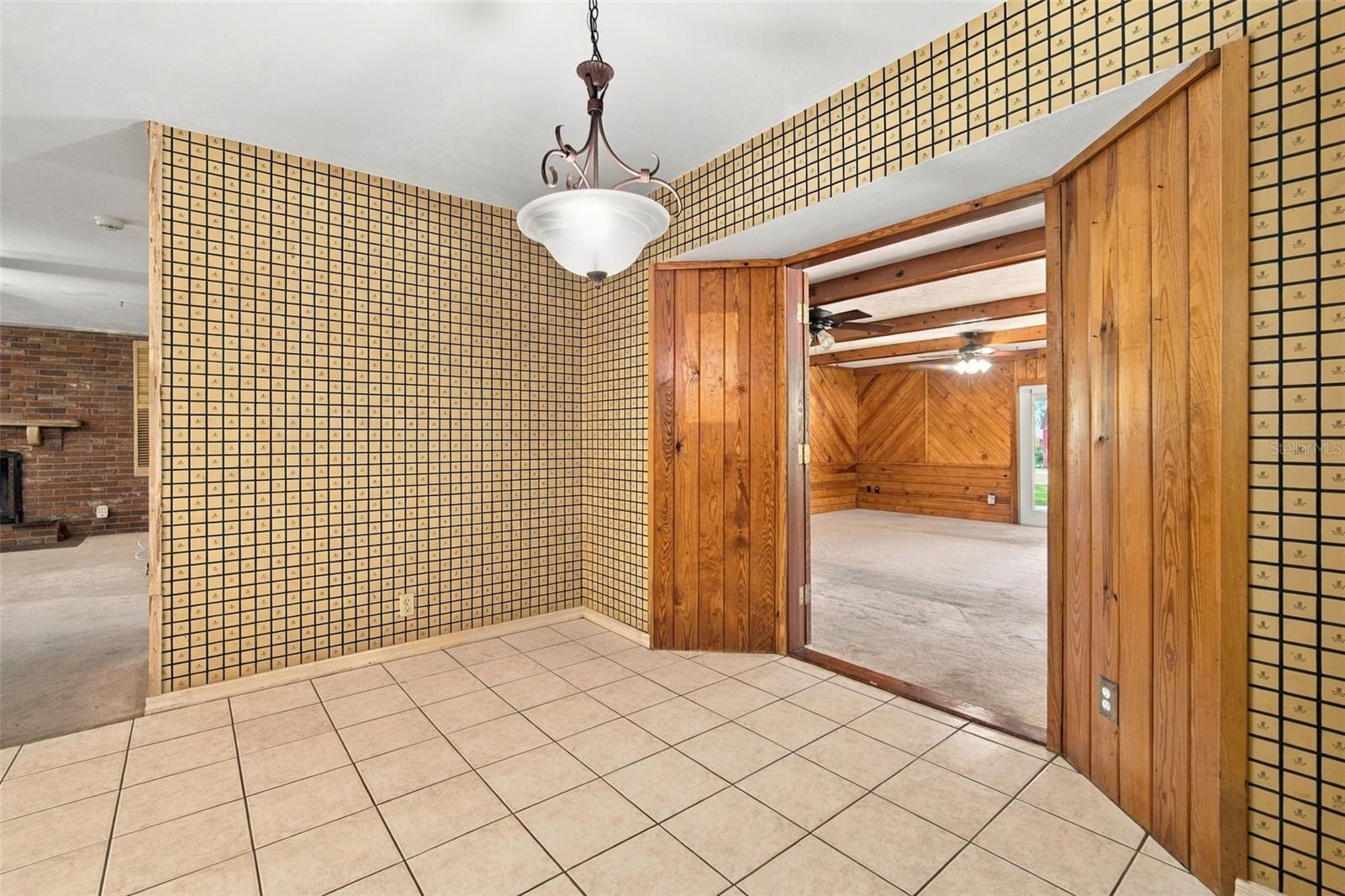 409 El Greco Dr Property Photo 7