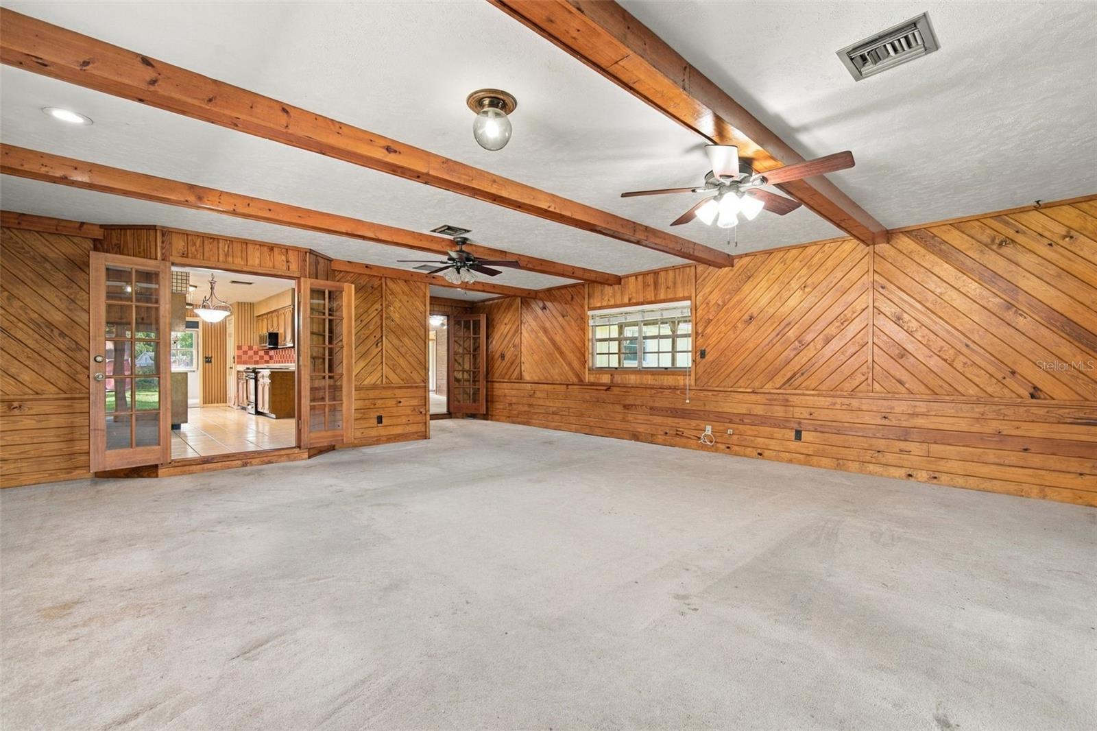 409 El Greco Dr Property Photo 8