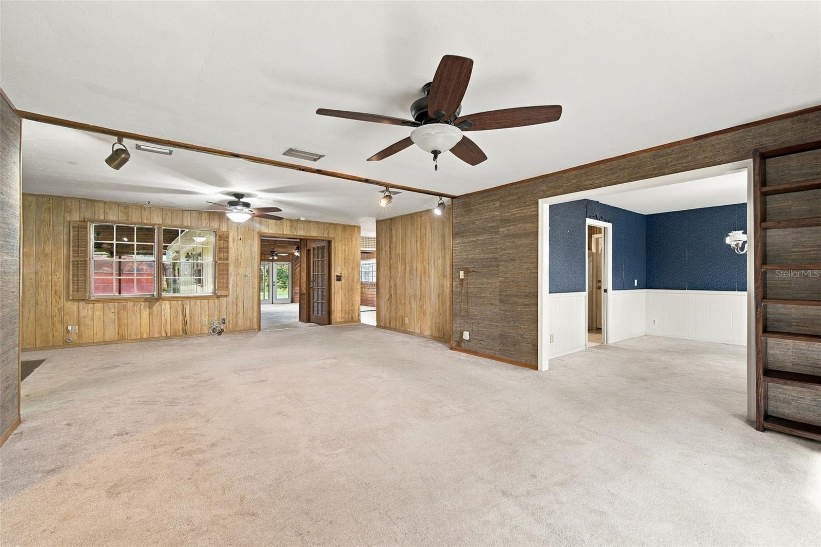 409 El Greco Dr Property Photo 12