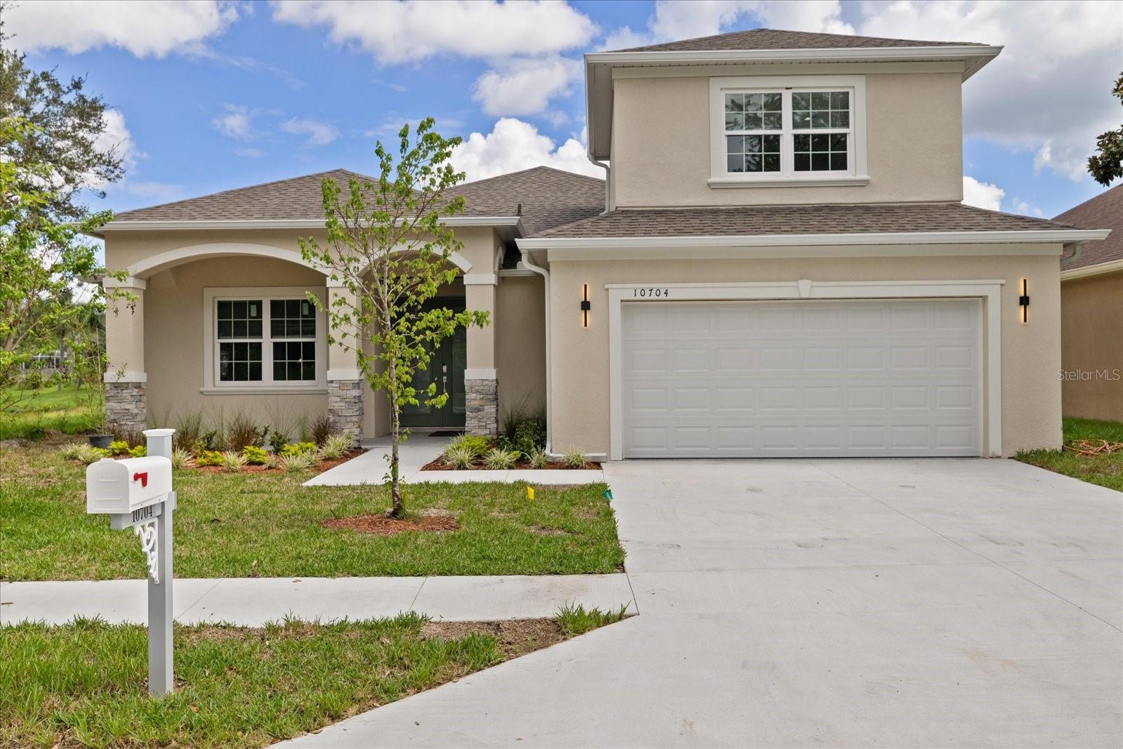 10704 Banfield Dr Property Photo 1