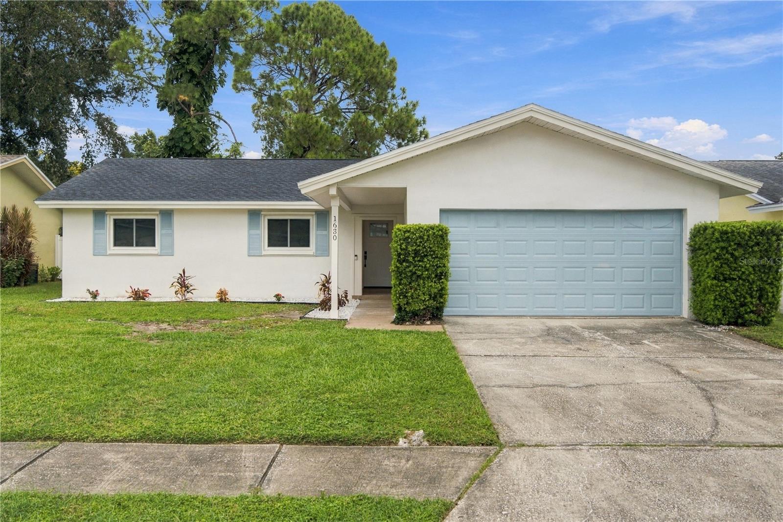 1630 DALE CIR N Property Photo 1