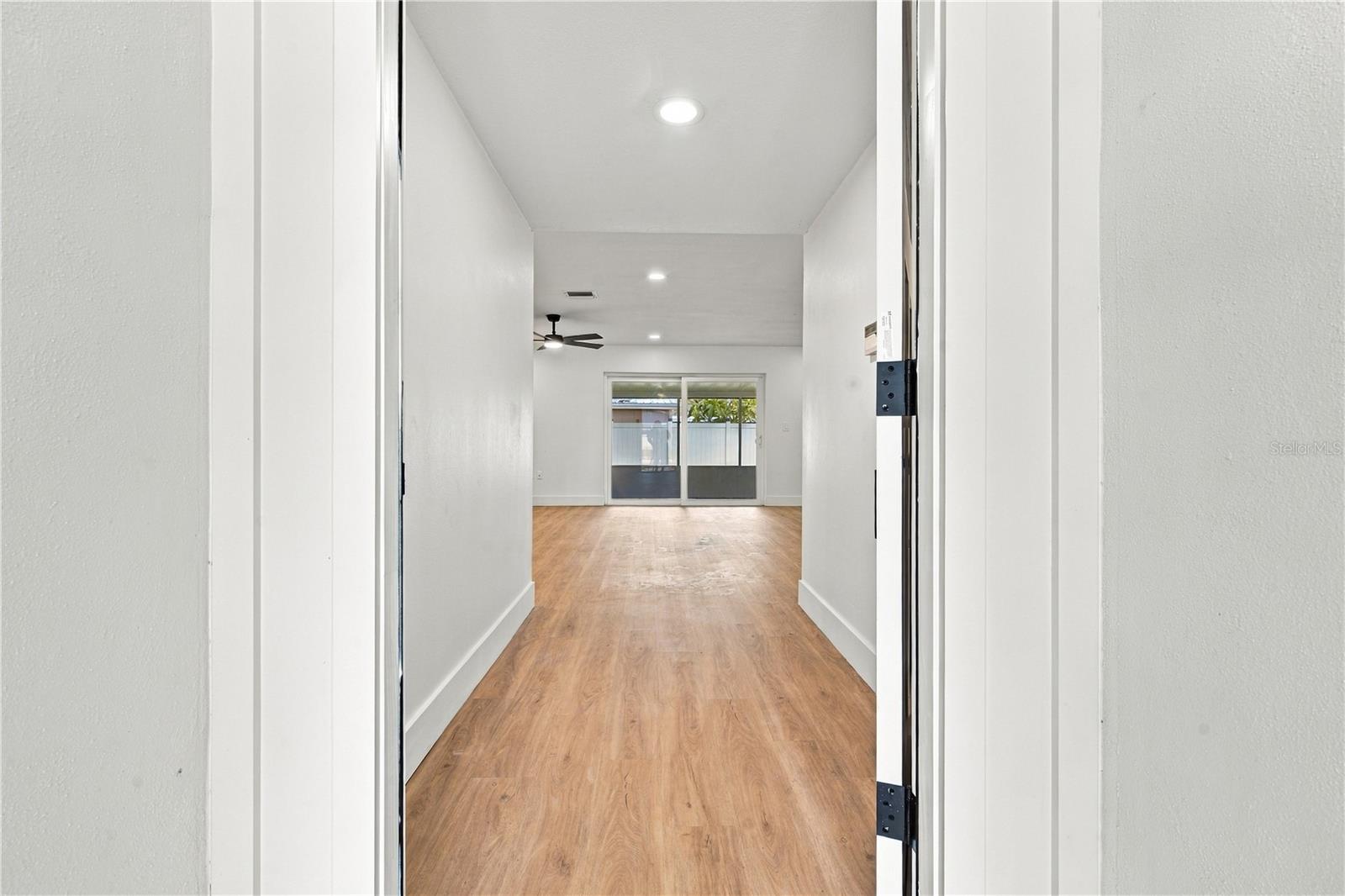 1630 Dale Cir N Property Photo 4