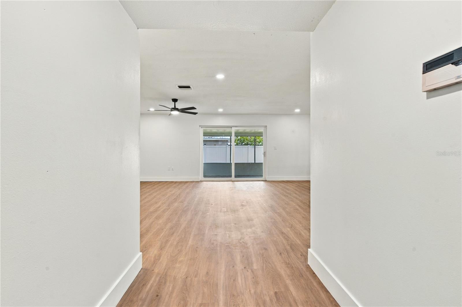 1630 Dale Cir N Property Photo 5