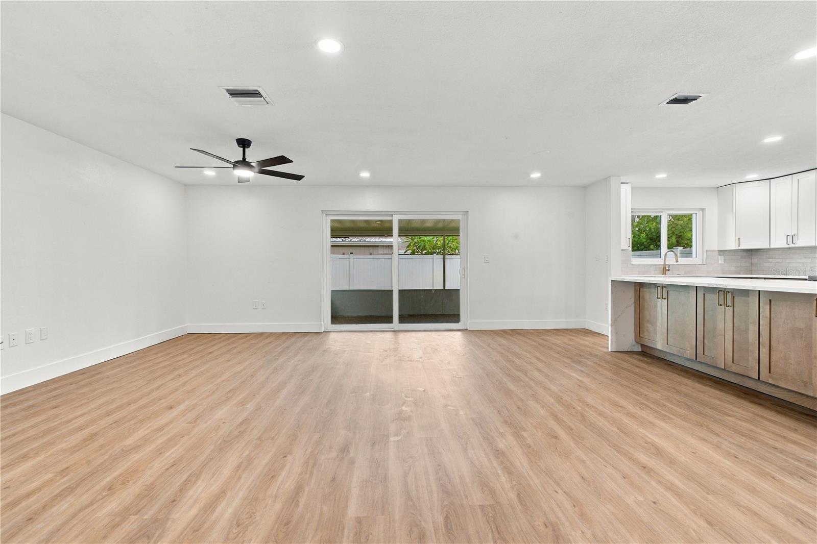 1630 Dale Cir N Property Photo 6