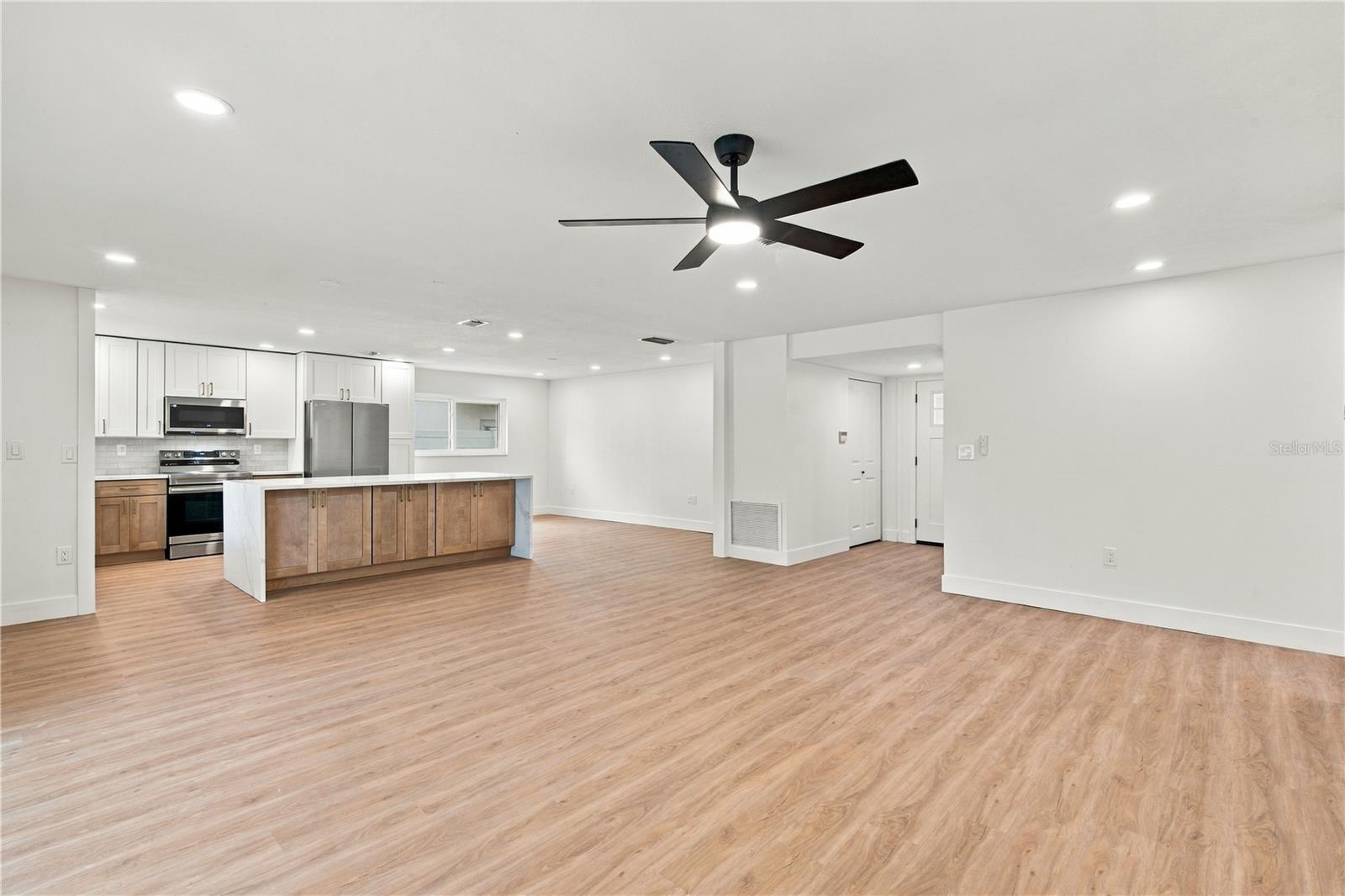 1630 Dale Cir N Property Photo 7
