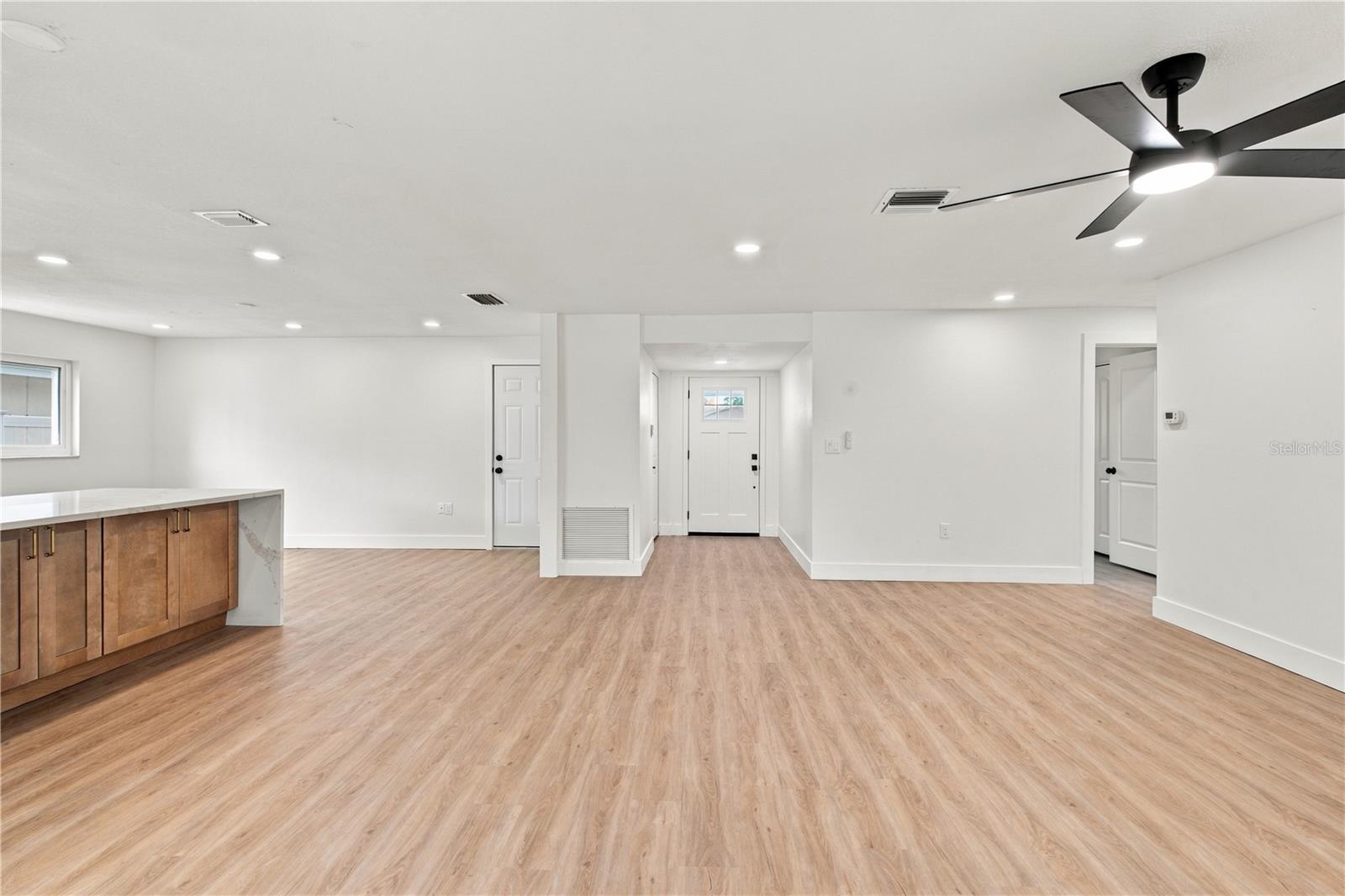 1630 Dale Cir N Property Photo 8