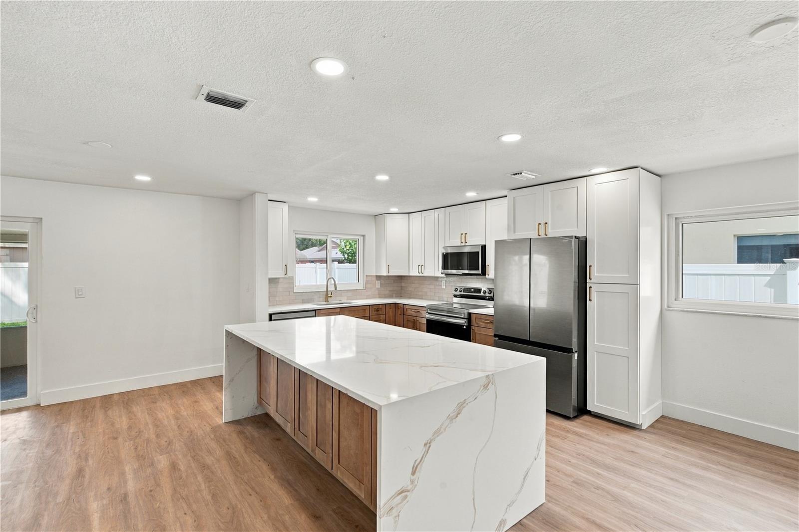 1630 Dale Cir N Property Photo 10