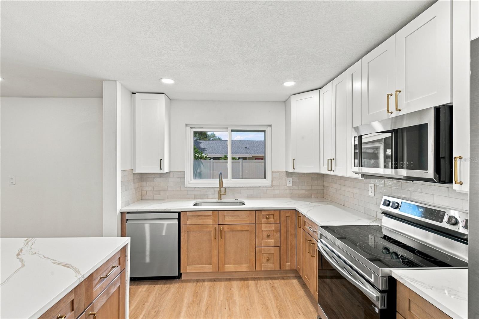 1630 Dale Cir N Property Photo 12