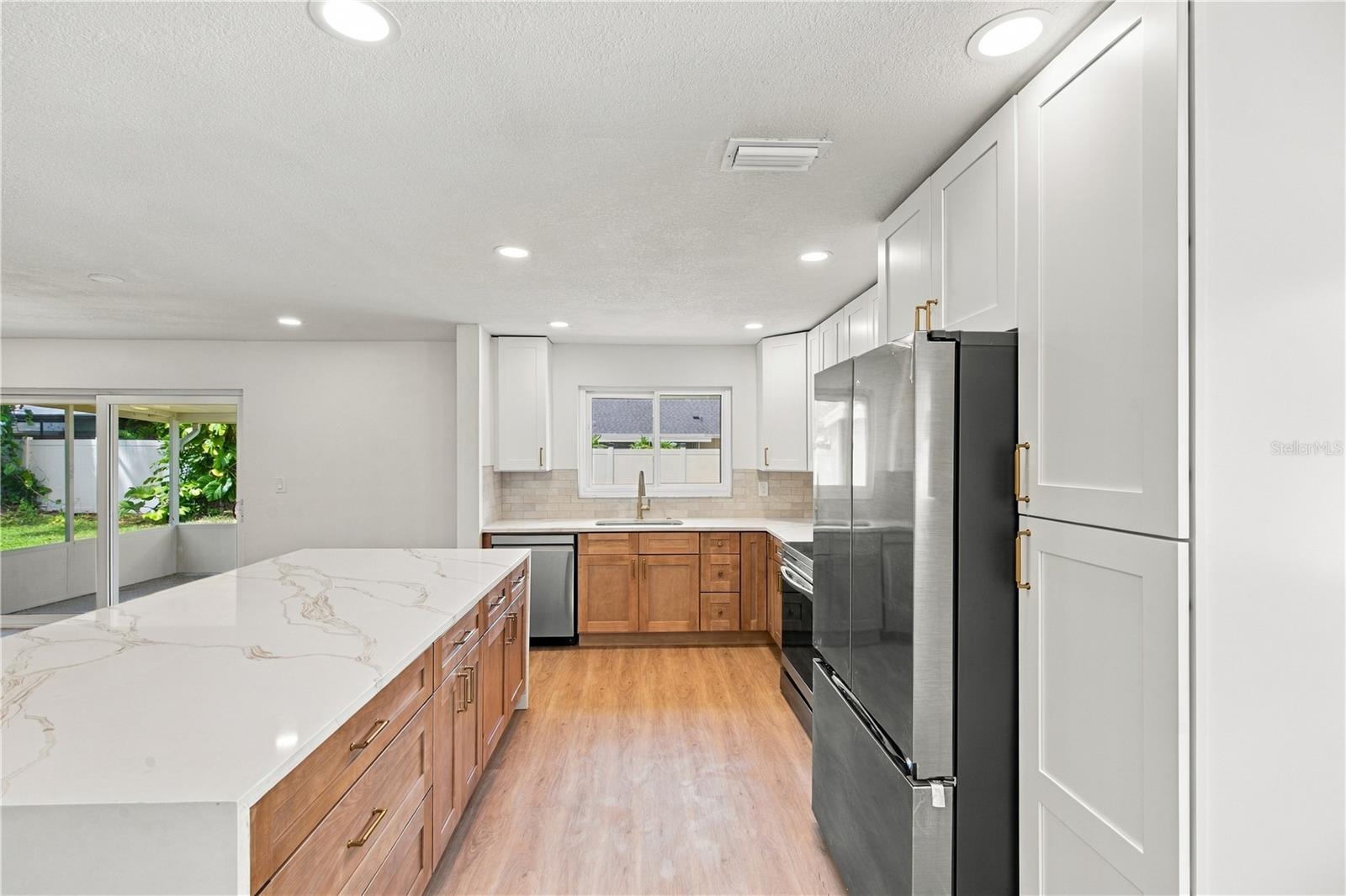1630 Dale Cir N Property Photo 13