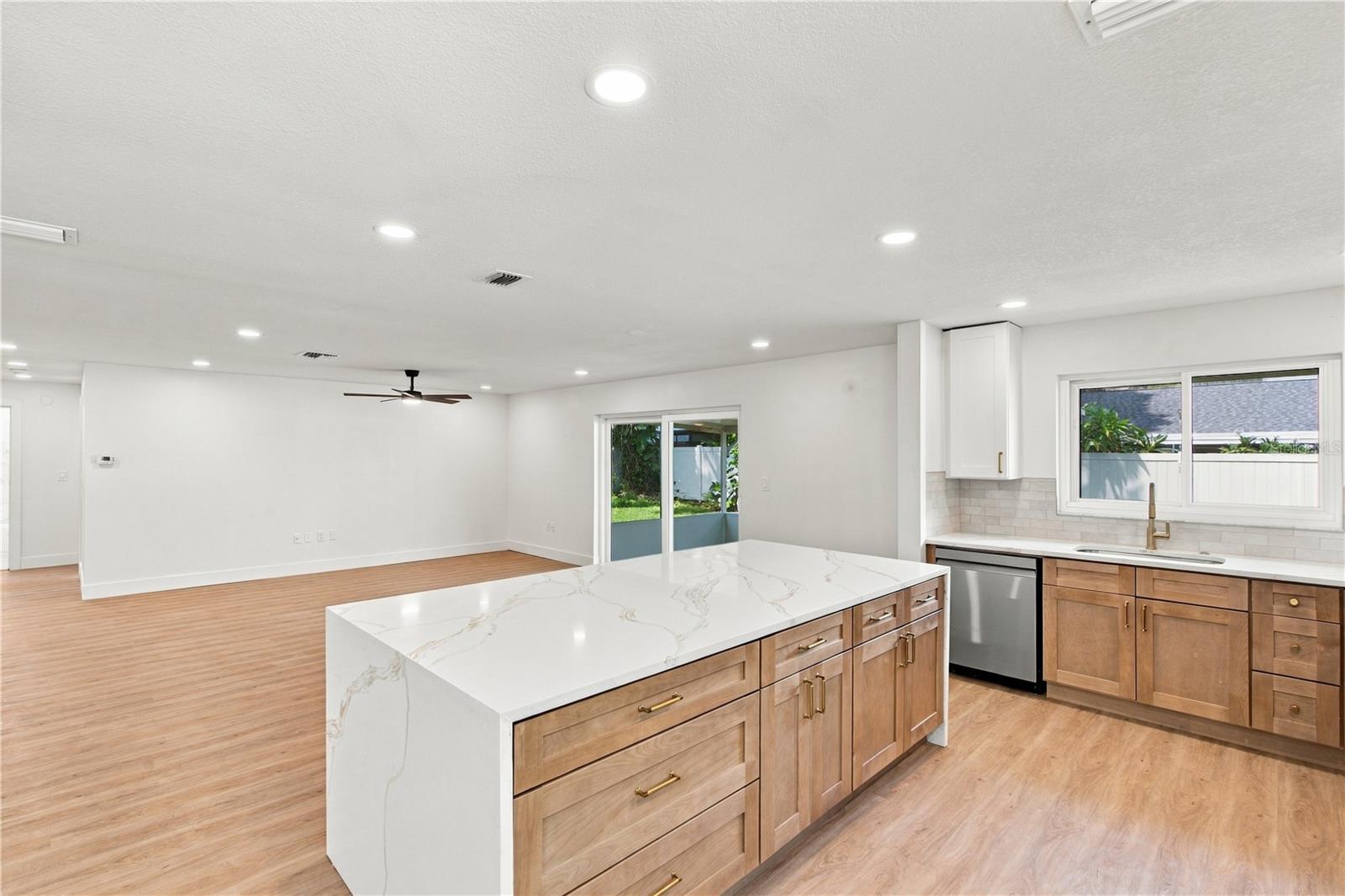 1630 Dale Cir N Property Photo 14