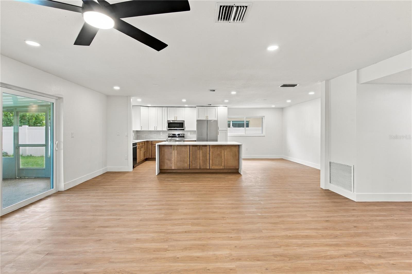 1630 Dale Cir N Property Photo 15