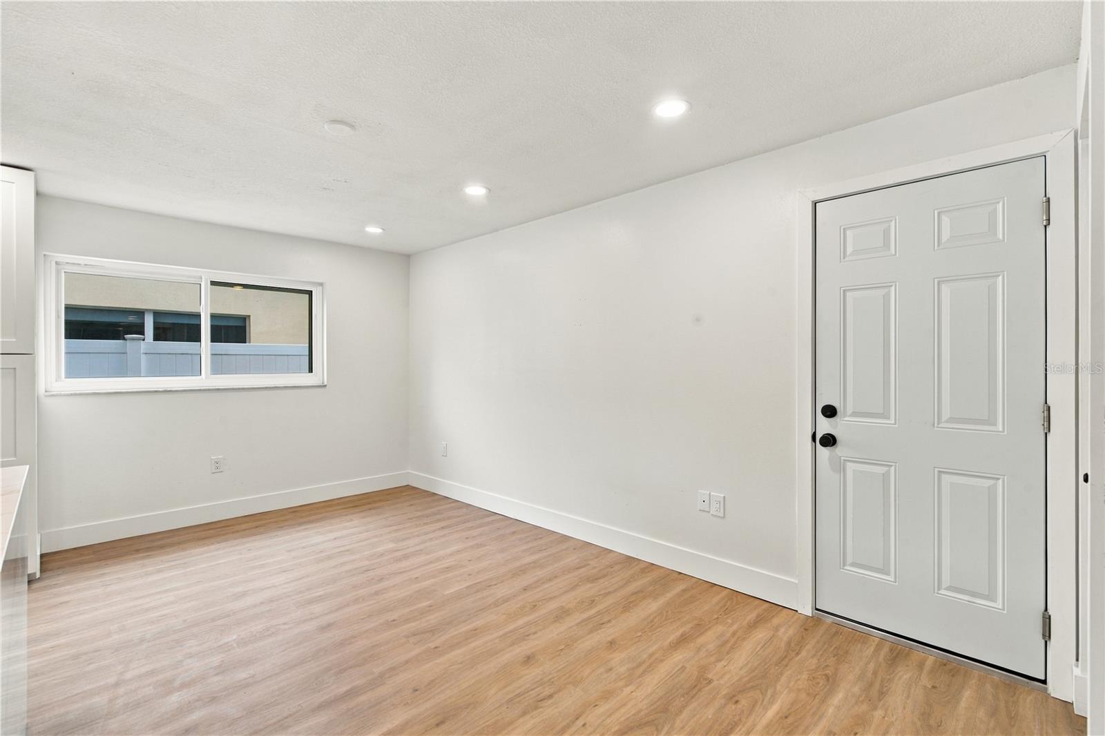 1630 Dale Cir N Property Photo 17