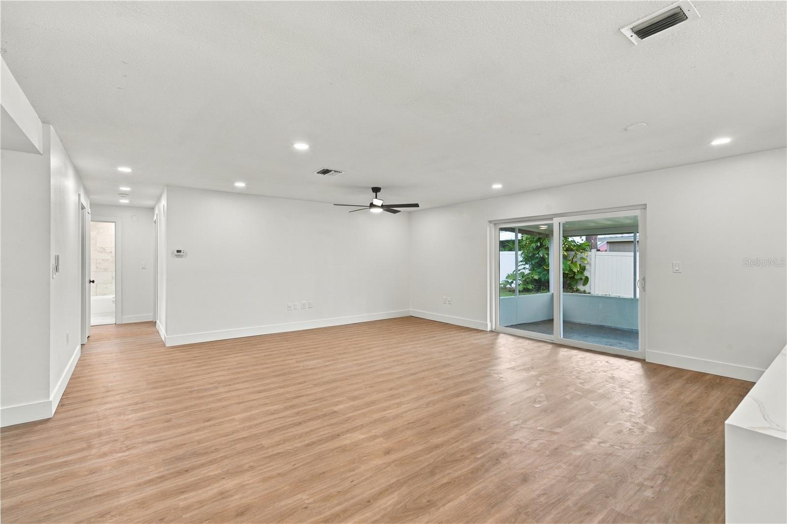 1630 Dale Cir N Property Photo 18