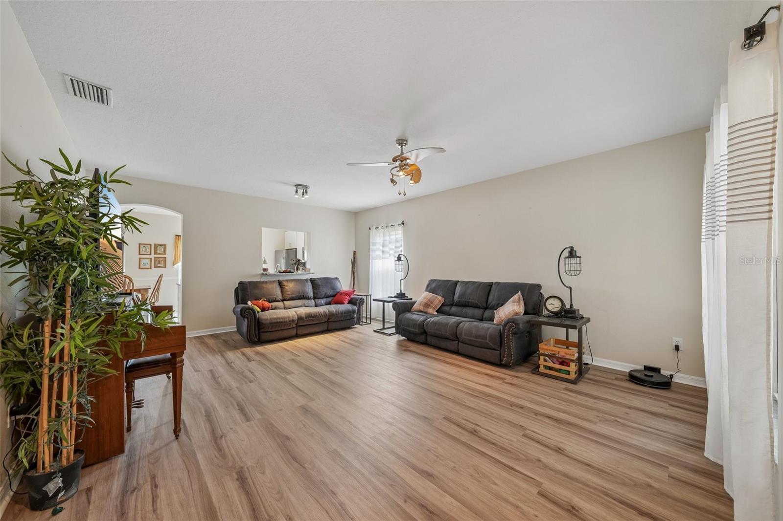 6527 Bridgecrest Dr Property Photo 4