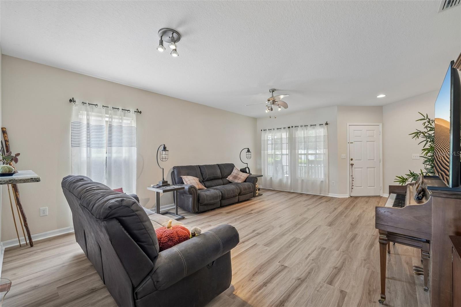 6527 Bridgecrest Dr Property Photo 6