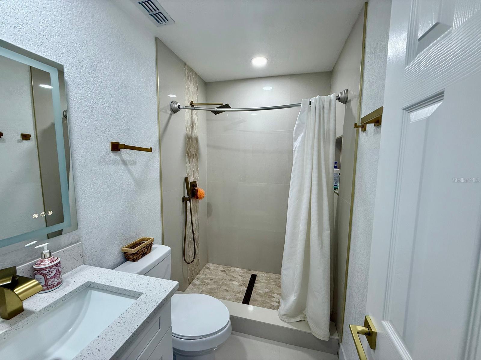 815 Bishop Pl Property Photo 11