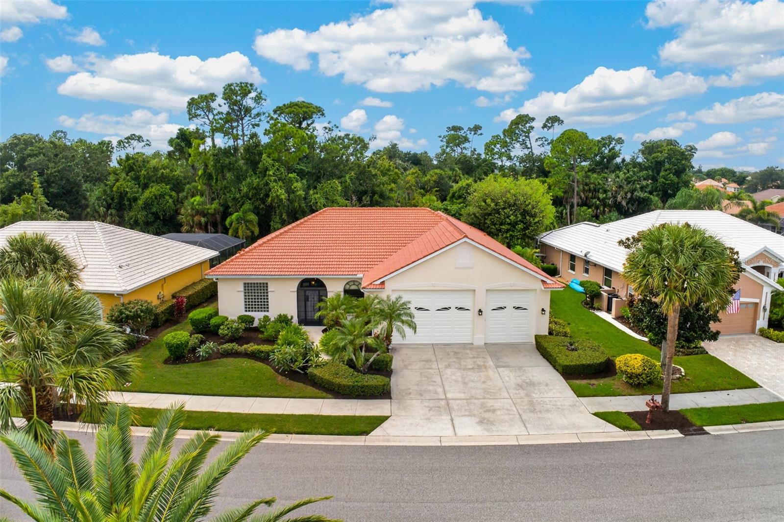679 Sawgrass Bridge Rd Property Photo 2