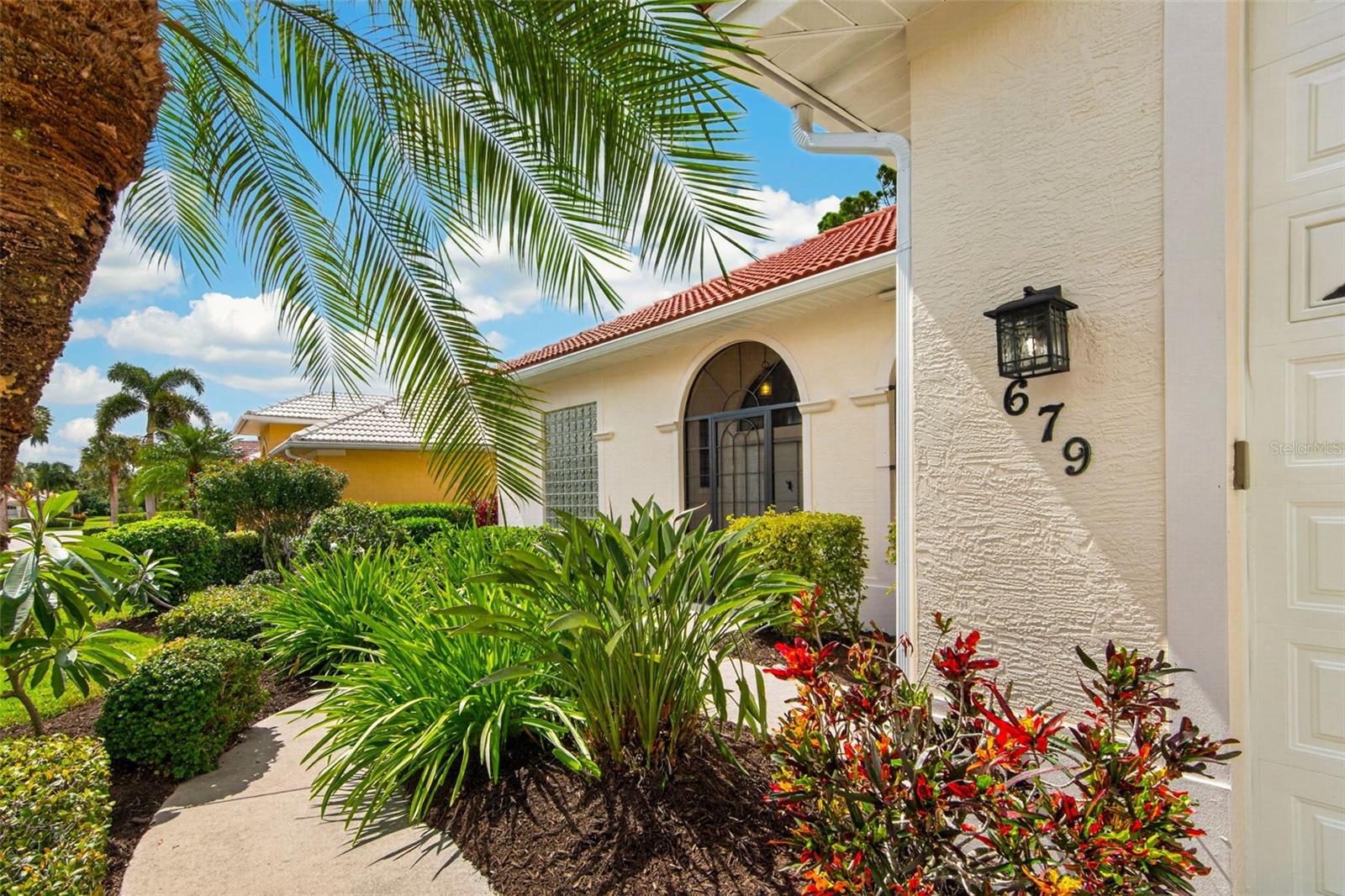 679 Sawgrass Bridge Rd Property Photo 5
