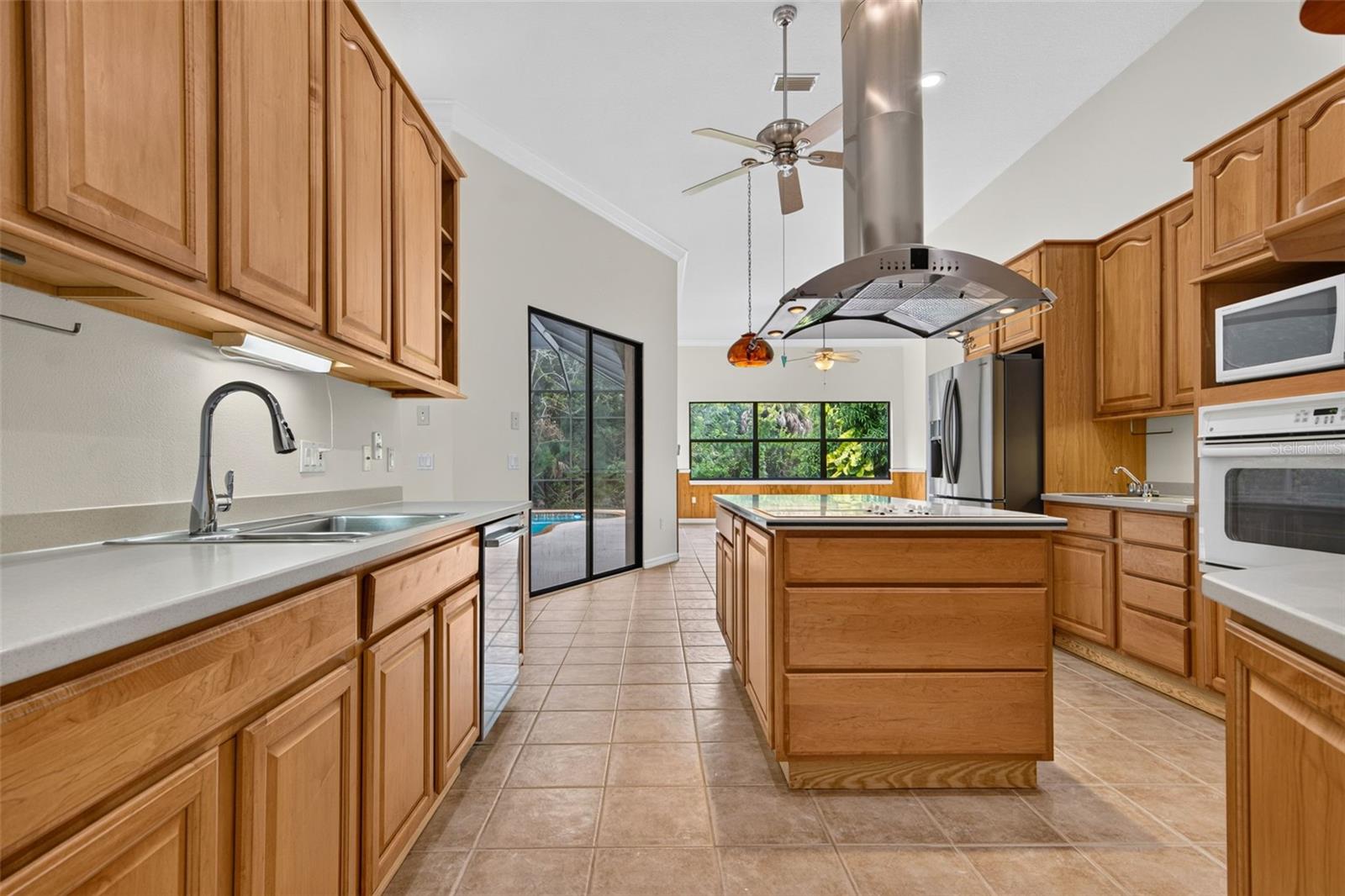 679 Sawgrass Bridge Rd Property Photo 18