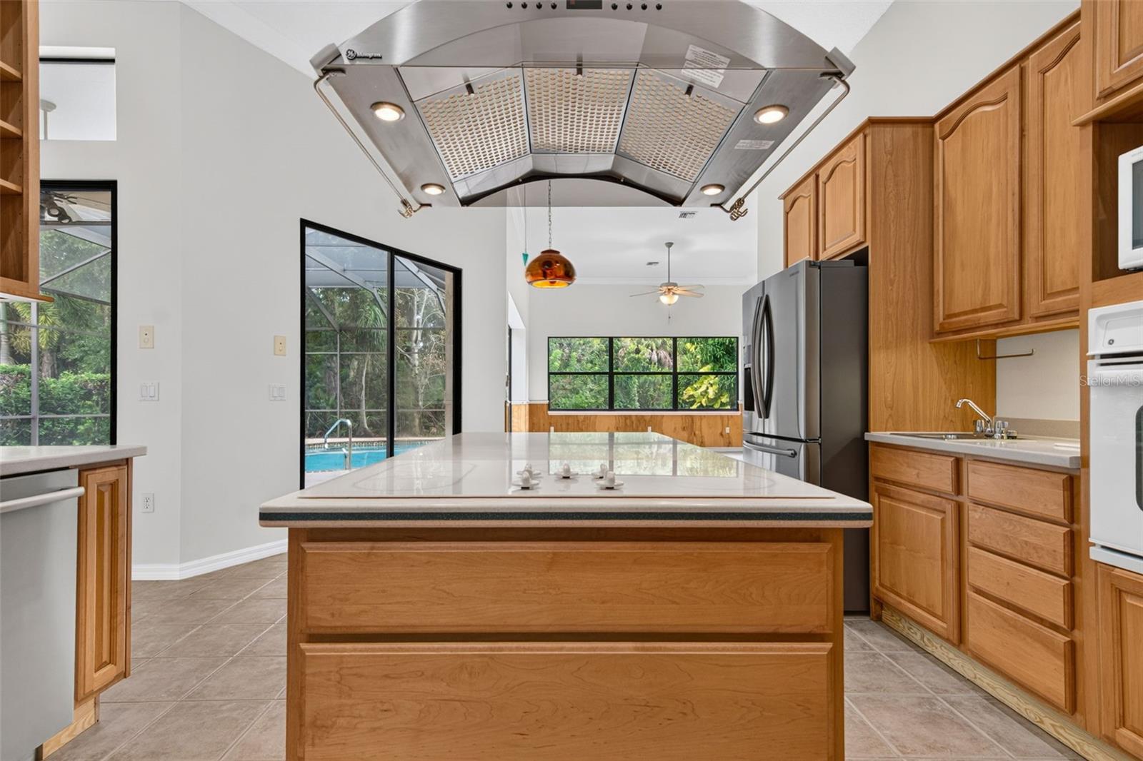 679 Sawgrass Bridge Rd Property Photo 21