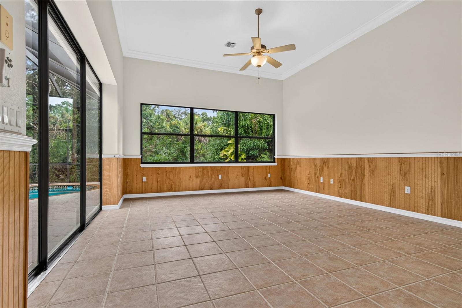 679 Sawgrass Bridge Rd Property Photo 30